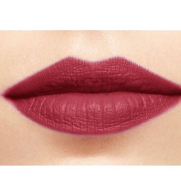 Mary Kay Gel Semi-Matte Lipstick Color Berry Famous New - Picture 3 of 4